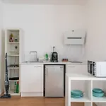 Apartment Le Bambou: Grand Au Calme, Climatise, 5 Min De La Gare Bordeaux